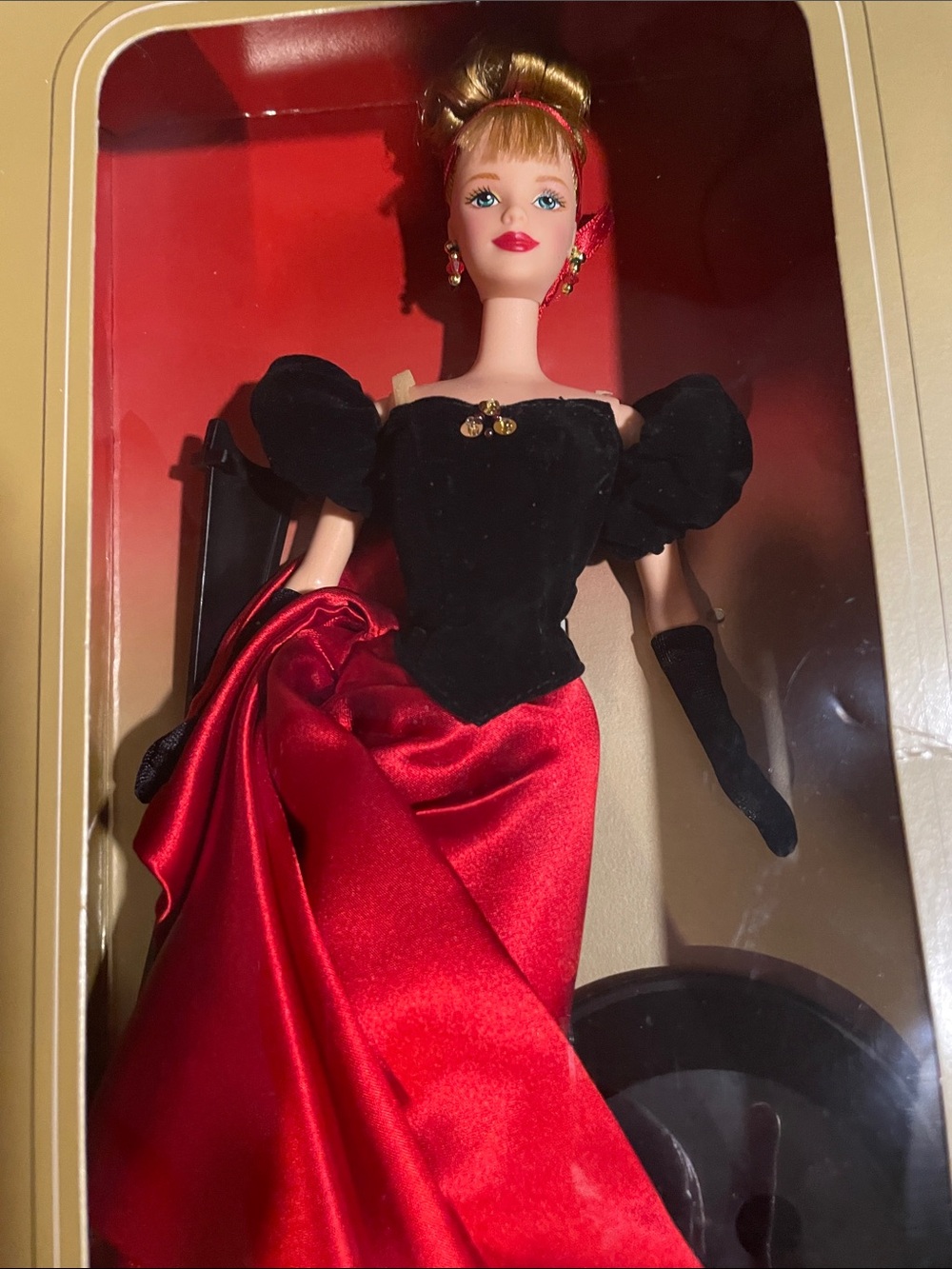 Barbie Winter Splendor Red Satin Skirt and Black Velvet Bodice w/Pouf Sleeves